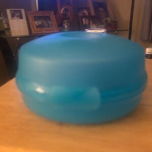 Blue Round sandwich keeper
